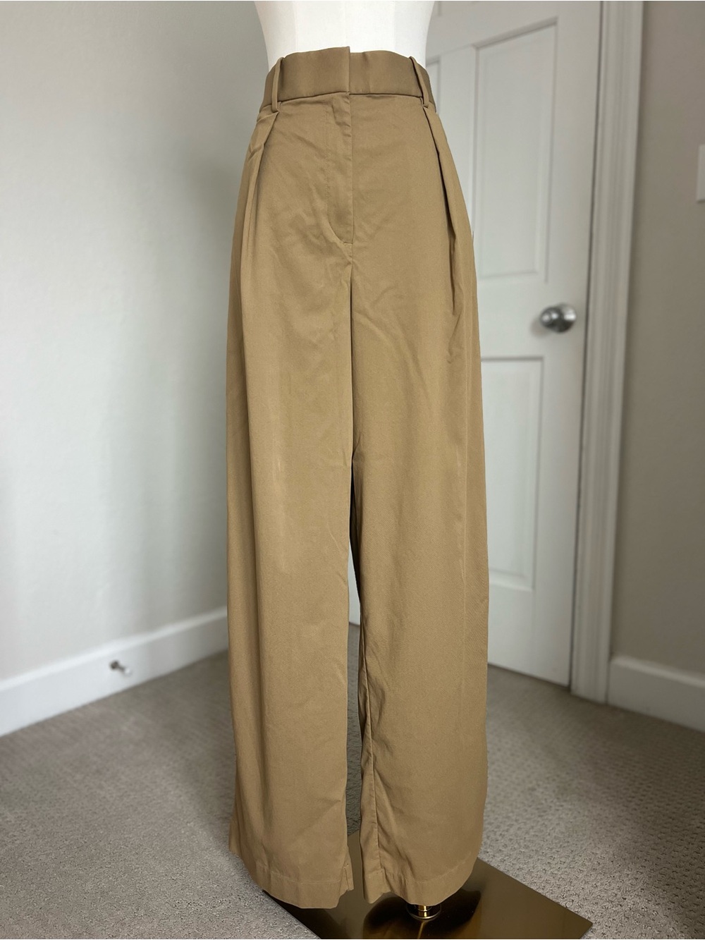 Lululemon Filbert Tan Pleated High RiseTrouser Pants 12 Classic